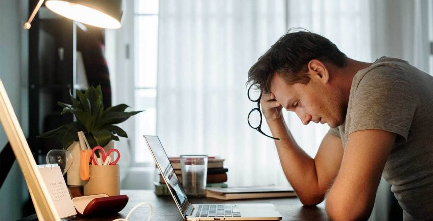 Excesso de trabalho manual e esgotamento criativo.